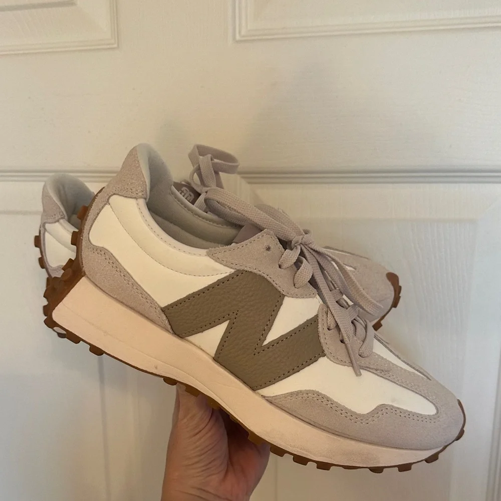 New Balance Beige and White Women's Sneakers - Picture 4 of 5